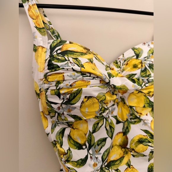 Nip Tuck One Piece Swimsuit  Sz6 - Picture 3 of 8